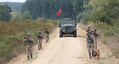 Suriye'den Türkiye'ye ve Türkiye'den Yunanistan'a yasa dışı yollarla geçmeye çalışan 4 kişi yakalandı