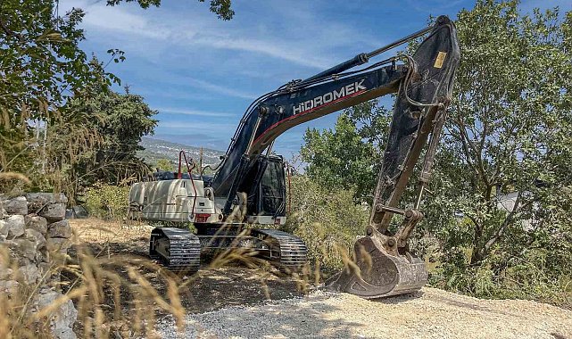 Tarsus'ta kırsal mahallerin yol sorunu çözülüyor