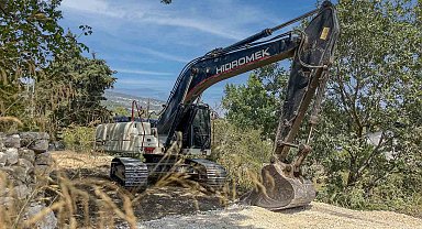 Tarsus'ta kırsal mahallerin yol sorunu çözülüyor