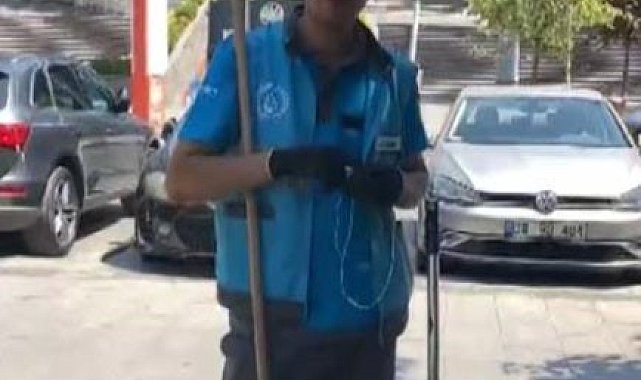 Temizlik işçileri Erkin Koray'ı anmak için klip çekti