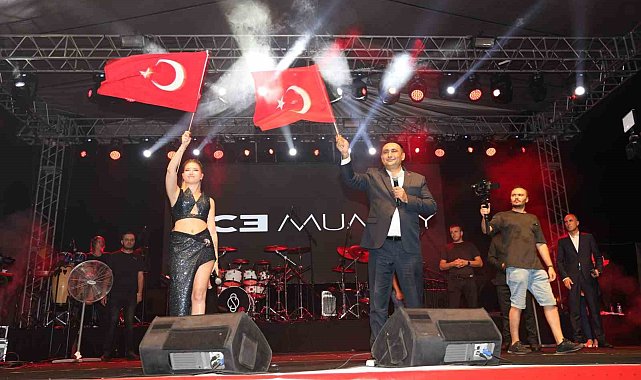 Toroslar'da Zafer Bayramı düzenlenen konserlerle coşkuyla kutlandı