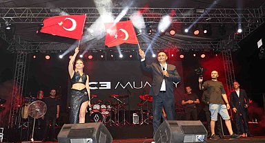 Toroslar'da Zafer Bayramı düzenlenen konserlerle coşkuyla kutlandı