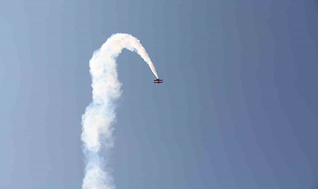 Türkiye'nin ilk kadın akrobasi pilotu Eskişehir'de hayran bıraktı
