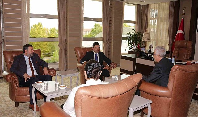Ulaştırma ve Altyapı Bakan Yardımcısı Osman Boyraz'dan ESOGÜ Rektörü Prof. Dr. Kamil Çolak'a ziyaret