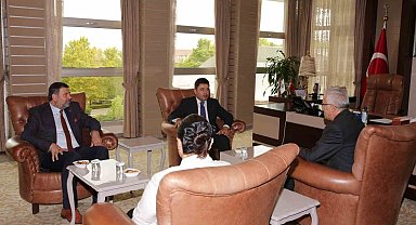 Ulaştırma ve Altyapı Bakan Yardımcısı Osman Boyraz'dan ESOGÜ Rektörü Prof. Dr. Kamil Çolak'a ziyaret