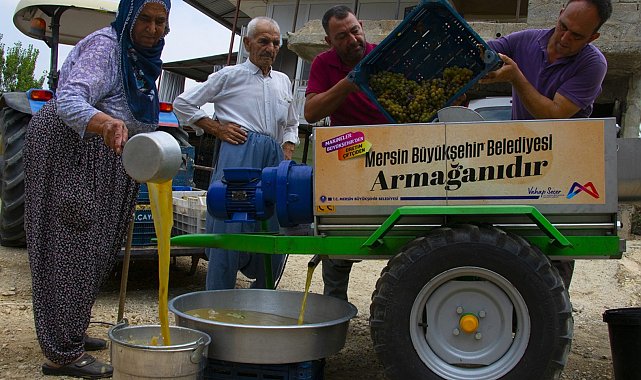 Üzümleri makine sıkıyor, üretici dinleniyor