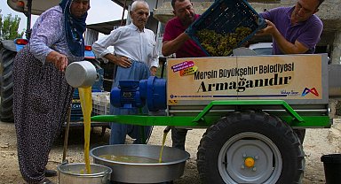 Üzümleri makine sıkıyor, üretici dinleniyor