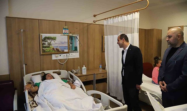 Vali Taşolar trafik kazası geçiren aileyi ziyaret etti