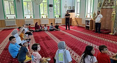 Yaz Kur'an Kursu öğrencilerine cami gezisi