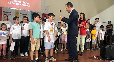 Yaz okulunda eğitim alan çocuklara başarı belgesi verildi