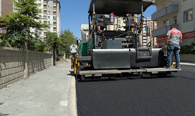 Yıldırım Beyazıt Mahallesi'nde alt yapı ve asfalt çalışmaları devam ediyor