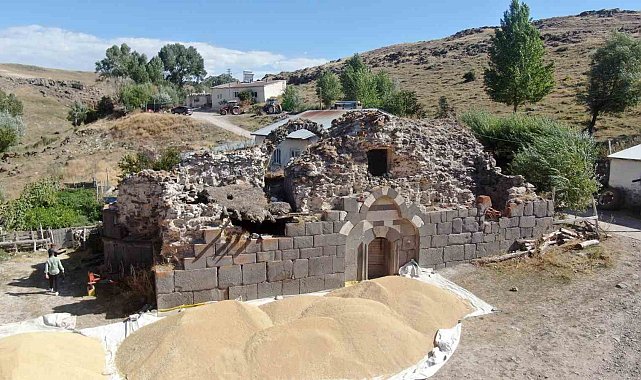 Yıllarca definecilerin talanına uğrayan kilise restore edilmeyi bekliyor