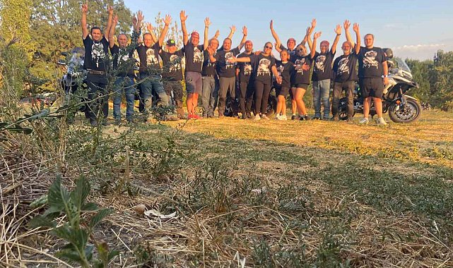 Yüzlerce motosiklet tutkunu şehitliklerde dua okudu