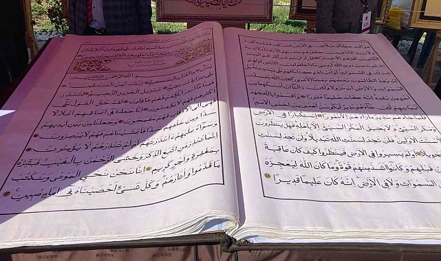 Ankara'da dünyanın ikinci büyük el yazması Kur'an-ı Kerim'i sergilendi