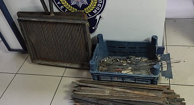 At arabasındaki çalıntı olduğu düşünülen malzemelere polis el koydu