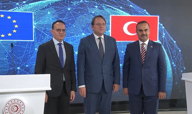 Bakan Kacır: "Arzumuz bir an önce vize serbestisi için Avrupa Birliği'nin somut ilerleme kaydetmesi"