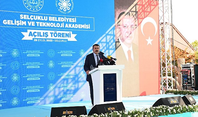 Bakan Tekin: "Eğitim öğretimi sadece okulda yürütülen bir süreç olarak görmüyoruz"