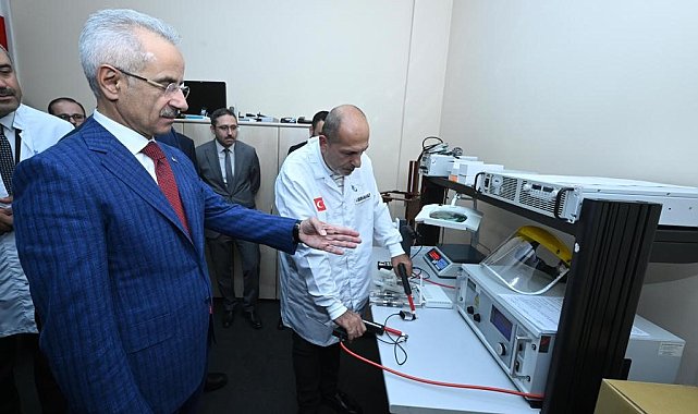 Bakan Uraloğlu Cep Telefonu Test Merkezi'ni inceledi