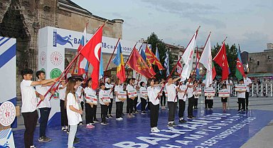 Balkan U18 Atletizm Şampiyonası'nın açılış seremonisi yapıldı