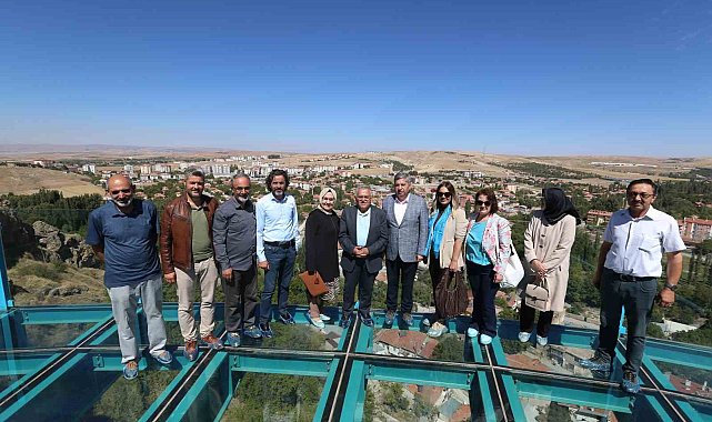 Başkan Büyükkılıç, Cam Terasta Manzarayı İzledi