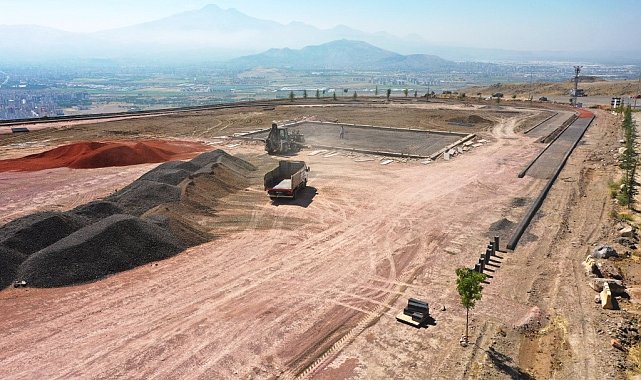 Başkan Çolakbayrakdar, "Erkilet'in eşsiz şehir manzarasıyla Kayseri'ye millet bahçesi kazandırıyoruz"