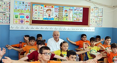 Başkan Gültak'tan öğrencilere 'Diyanet Çocuk' dergisi