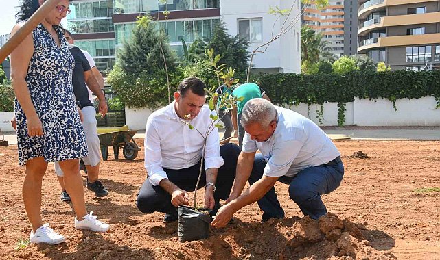 Başkan Özyiğit: "Bir metre asfalt yapıyorsak onun yerine de beş ağaç dikmeliyiz"