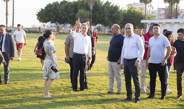 Başkan Seçer, sahilde açılışı için gün sayan yapıları inceledi