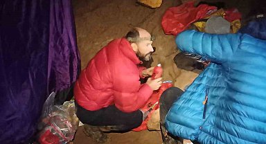 Bin 40 metreden tahliye edilecek ABD'li bilim adamı görüntülendi