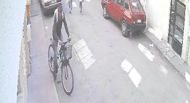 Bisiklet hırsızı güvenlik kameralarına yakalandı