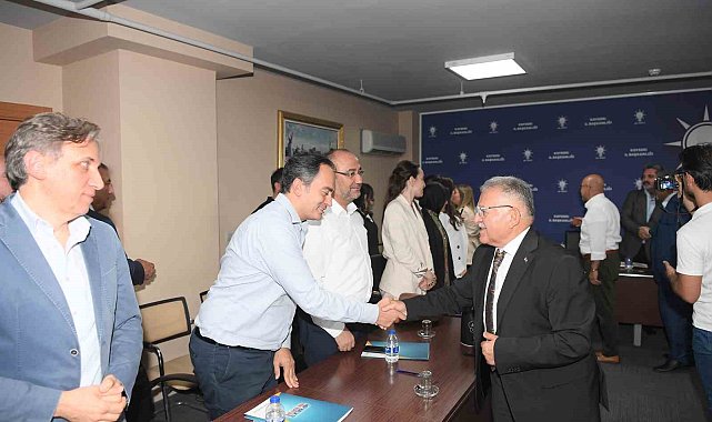 Büyükkılıç, AK Parti İl Başkanlığı Yeni Yönetimini Tebrik Etti
