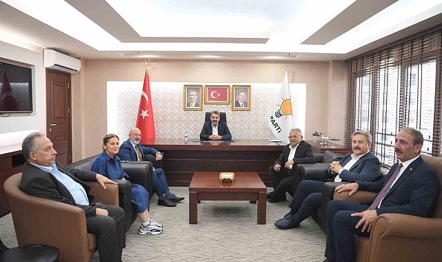 Büyükkılıç'tan başkanlarla, AK Parti il başkanı ve yönetimine 'hayırlı olsun' ziyareti