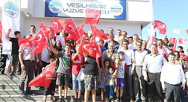Büyükşehir'in Yeşilhisar Yüzme Havuzu'na yoğun ilgi