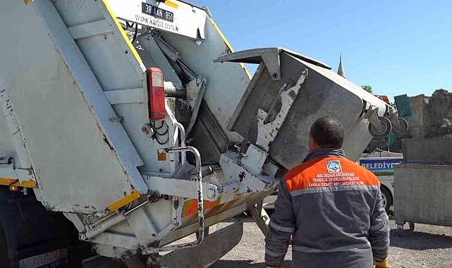 Çevre Dostu Melikgazi Belediyesi mahalleleri baştan sona temizliyor