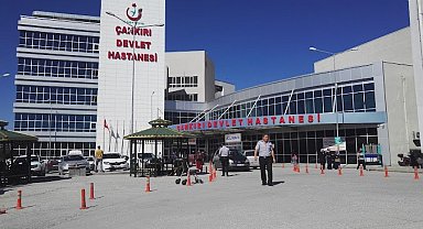 D100'de otomobil bariyerlere çarptı: 1 ölü, 5 yaralı