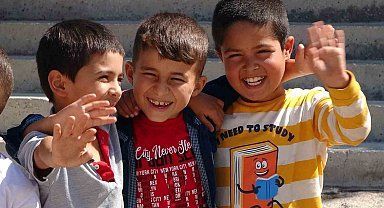 Depremin simgelerinden Ahmet Eren okuluna başladı