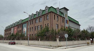 Depremzede başörtülü öğrenciyi okula almayan müdüre 89 bin 571 lira para cezası