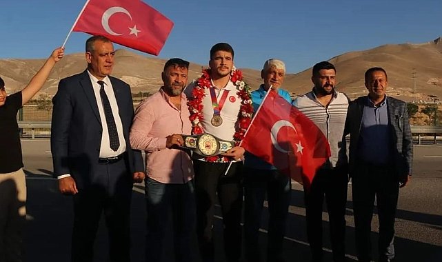 Dünya şampiyonuna Niğde'de coşkulu karşılama