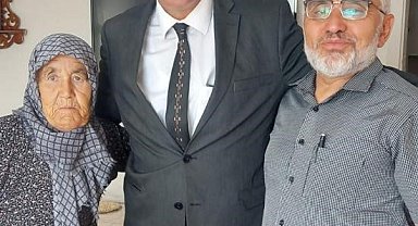 Emniyet müdürü, şehit babası ve babaannesinin elini öperek göreve başladı