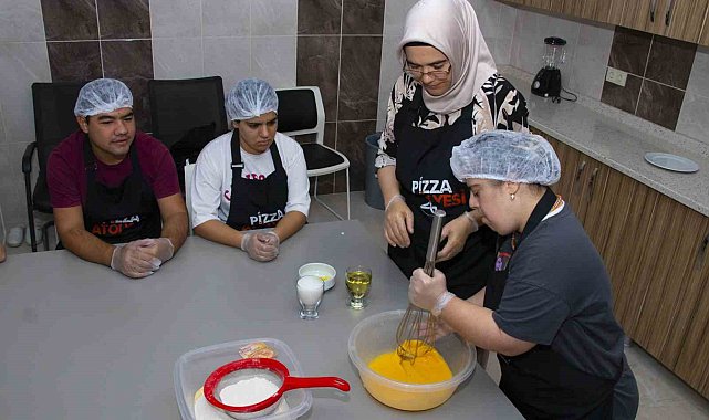Engelsiz mutfak atölyesinde özel bireyler hünerlerini sergiledi
