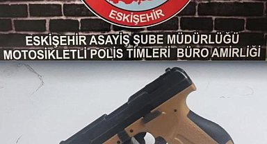 Eskişehir'de 8 şüpheli 3 tabanca, uyuşturucu madde ve çalıntı motosiklet ile yakalandı