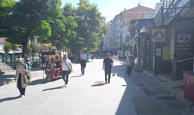 Eskişehir'de okullar açıldı, merkez tenhalaştı