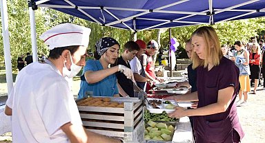 ESOGÜ Hastanesi çalışanları pilav gününde buluştu