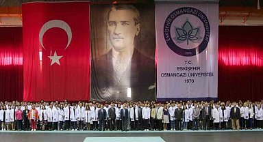 ESOGÜ Tıp Fakültesi'nin yeni öğrencileri beyaz önlüklerini giydi