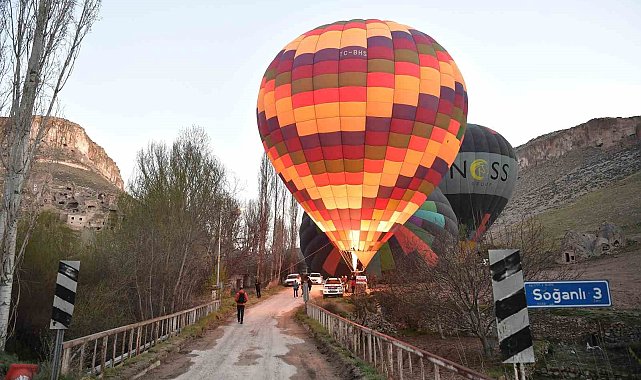 Güney Afrikalı turistlerin Soğanlı Vadisi'nde renkli anları