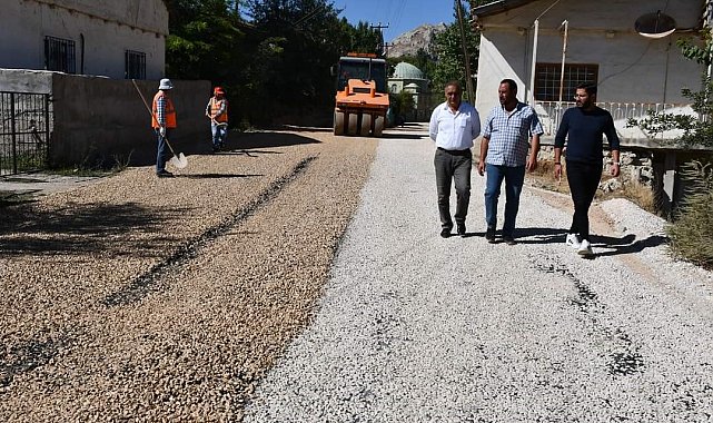 Gürün yolları tek tek yenileniyor