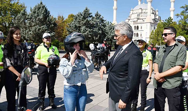 İçişleri Bakanlığının projesi motosiklet sürücülerine tanıtıldı, kask ve yelek hediye edildi