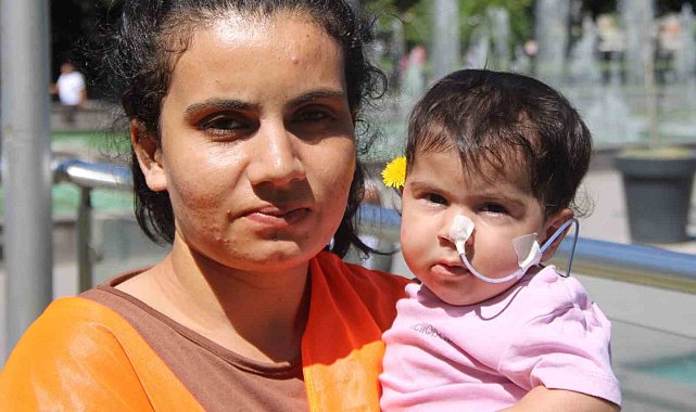 İkizi depremde hayatını kaybeden Aybüke bebeğin yaşam mücadelesi