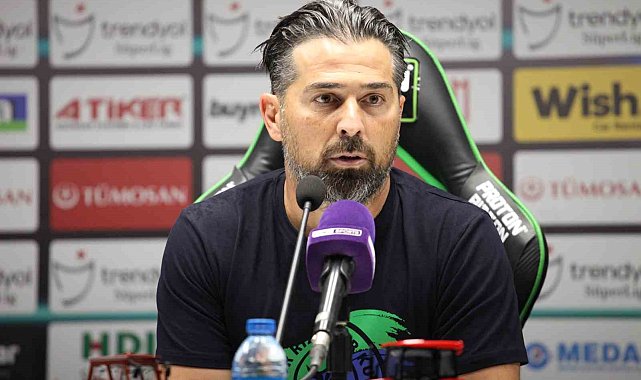 İlhan Palut: "Bu taraftar 25-30 bin kişiyle bu stadı İlhan Palut diye inletmiştir"