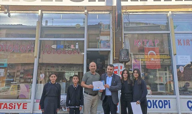 İş yerlerine Türkçe isim veren esnafa teşekkür belgesi verildi
